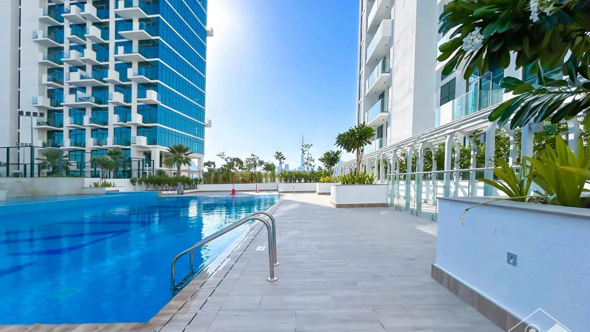 Apartment Luxury One Bedroom With Balcony & Partial Burj Khalifa View Dubai