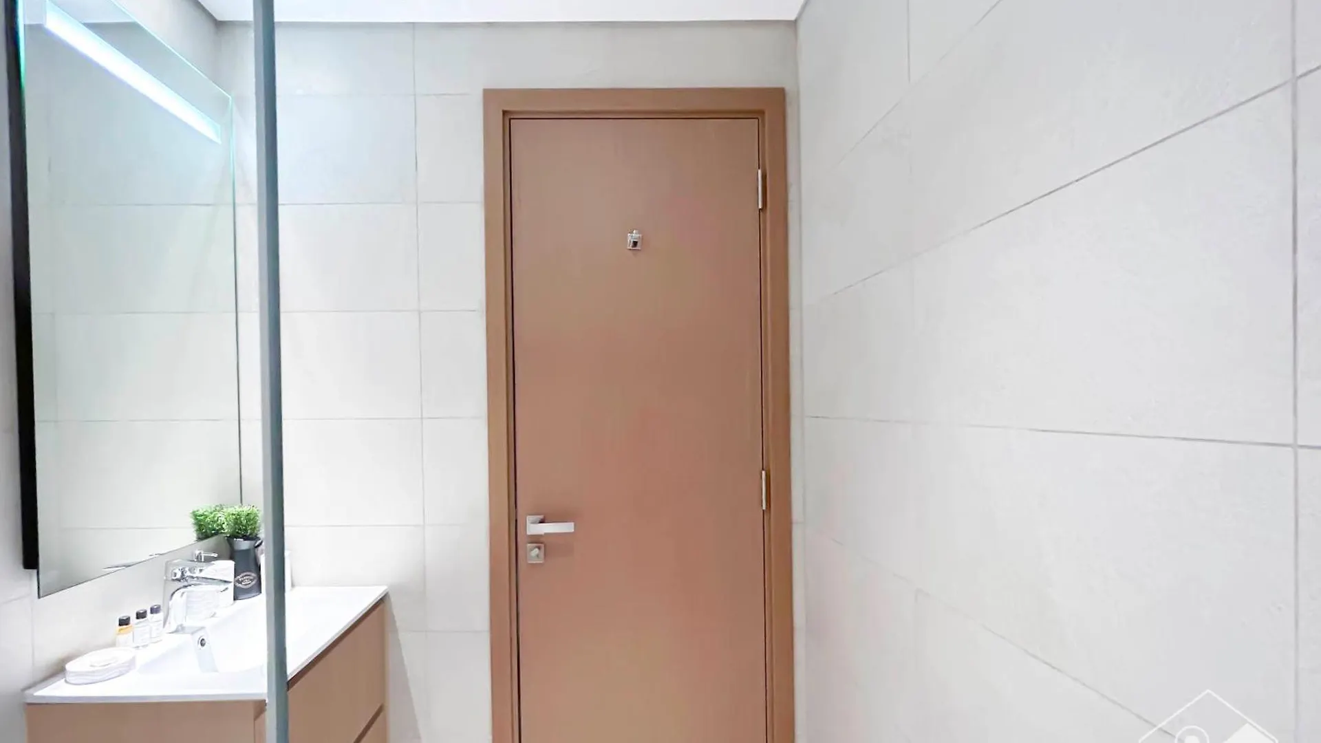 Luxury One Bedroom With Balcony & Partial Burj Khalifa View Dubai 0*,  United Arab Emirates