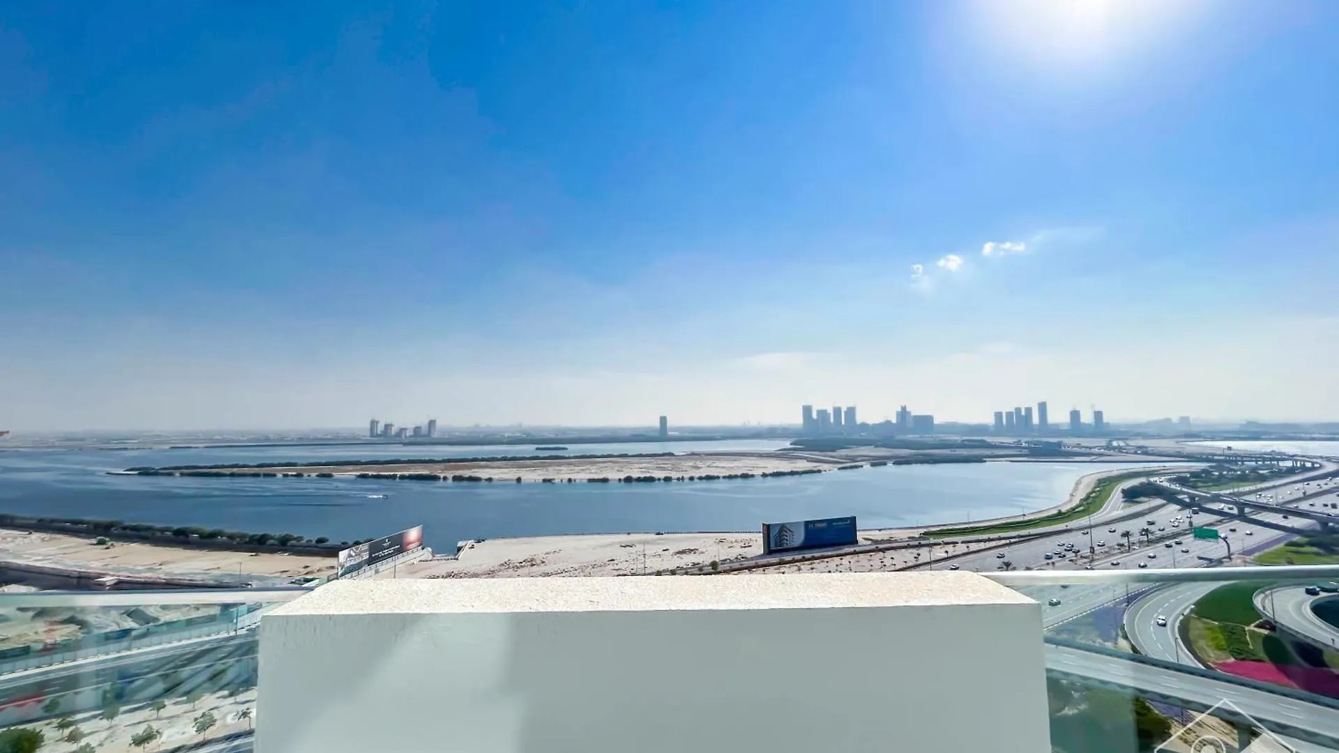 Apartment Luxury One Bedroom With Balcony & Partial Burj Khalifa View Dubai