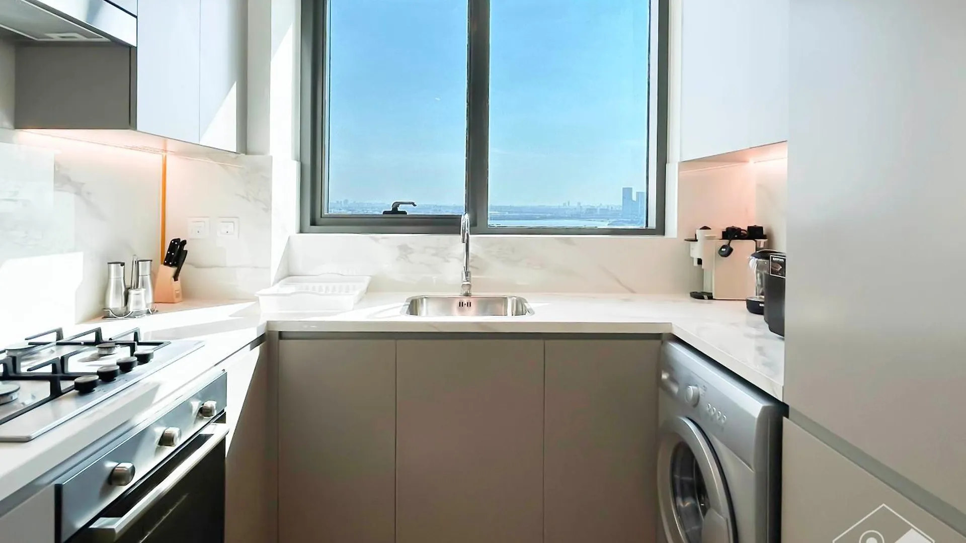 Apartment Luxury One Bedroom With Balcony & Partial Burj Khalifa View Dubai