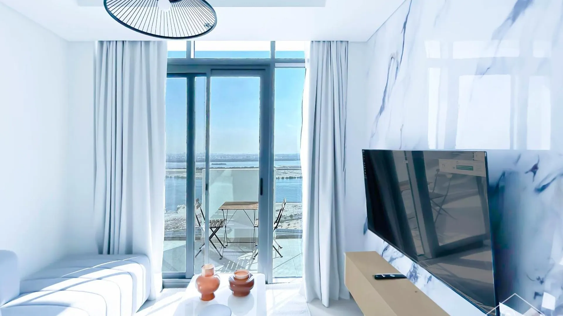 Apartment Luxury One Bedroom With Balcony & Partial Burj Khalifa View Dubai