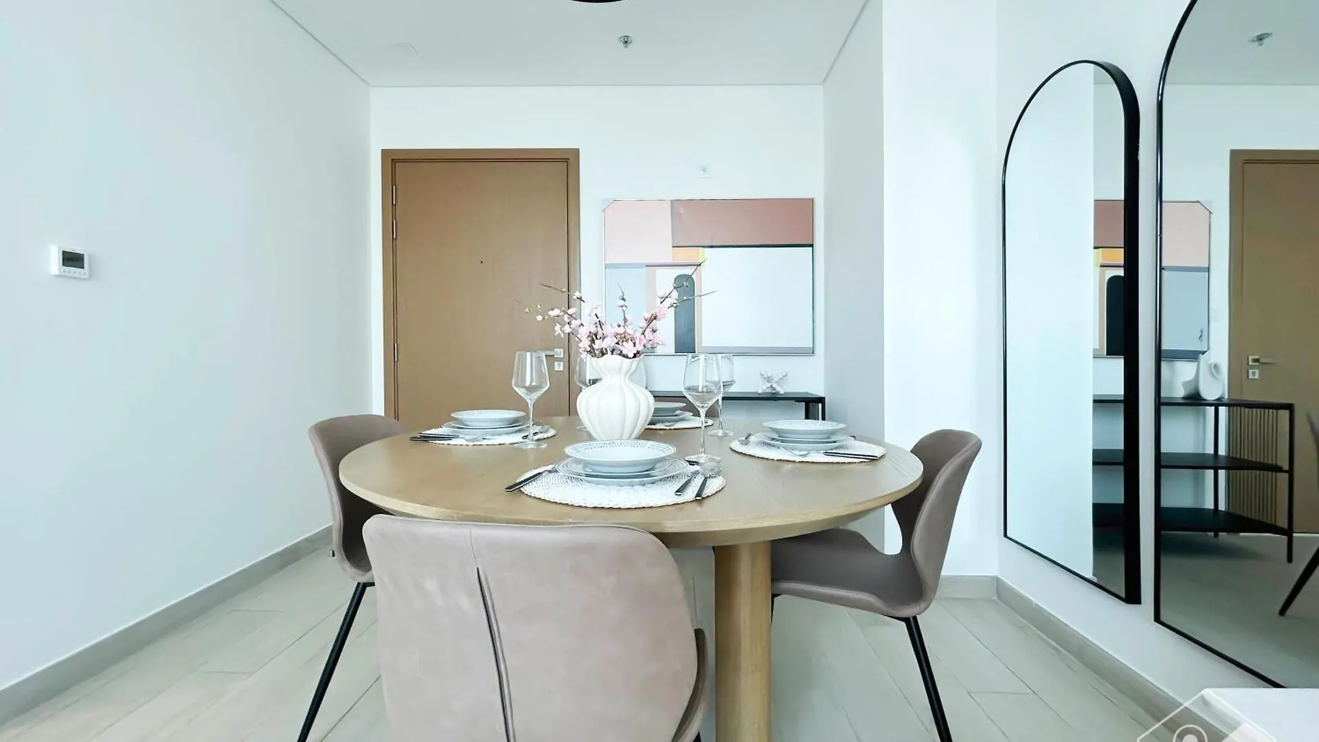 Luxury One Bedroom With Balcony & Partial Burj Khalifa View Dubai