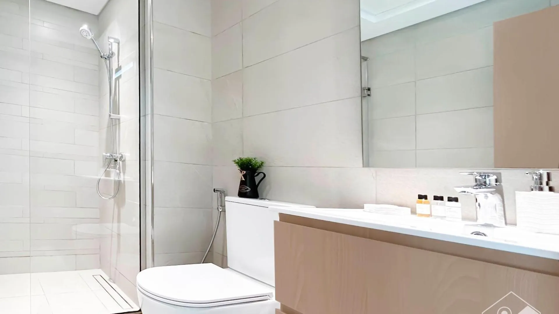 Luxury One Bedroom With Balcony & Partial Burj Khalifa View Dubai 0*,